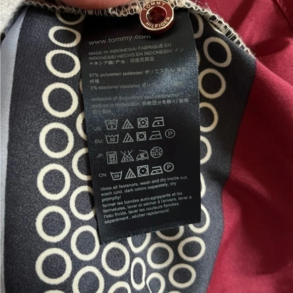 TOMMY HILFIGER Sleeveless Blouse Size Medium EUC - Picture 5 of 6